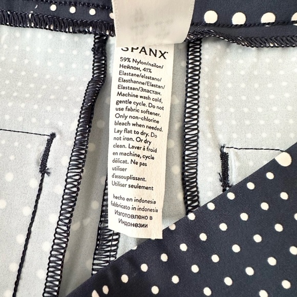 NWT Spanx Sunshine 4” Shorts in Dot Patch Midnight Navy Size Large - Picture 7 of 10